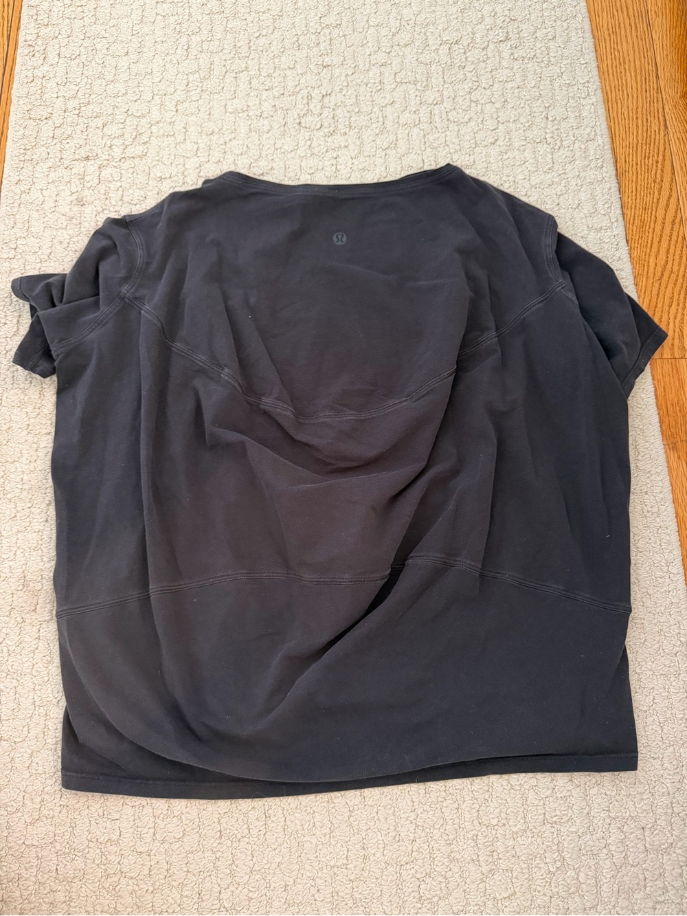 lululemon athletica Black Short Sleeve Women's Tee - Picture 2 of 2